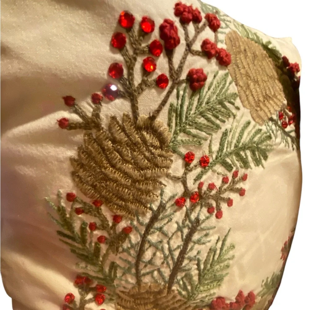 Pottery Barn 2 Tan XL Down Filled Pillows W Christmas Wreath Embroidery Beaded - Picture 9 of 16